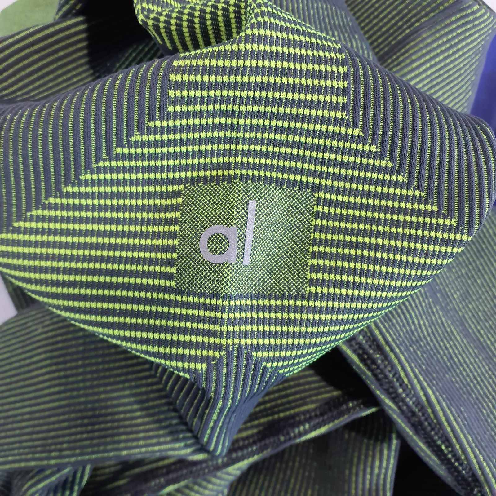 Alo Yoga Seamless Green Illusion Leggings Size M - Image 5