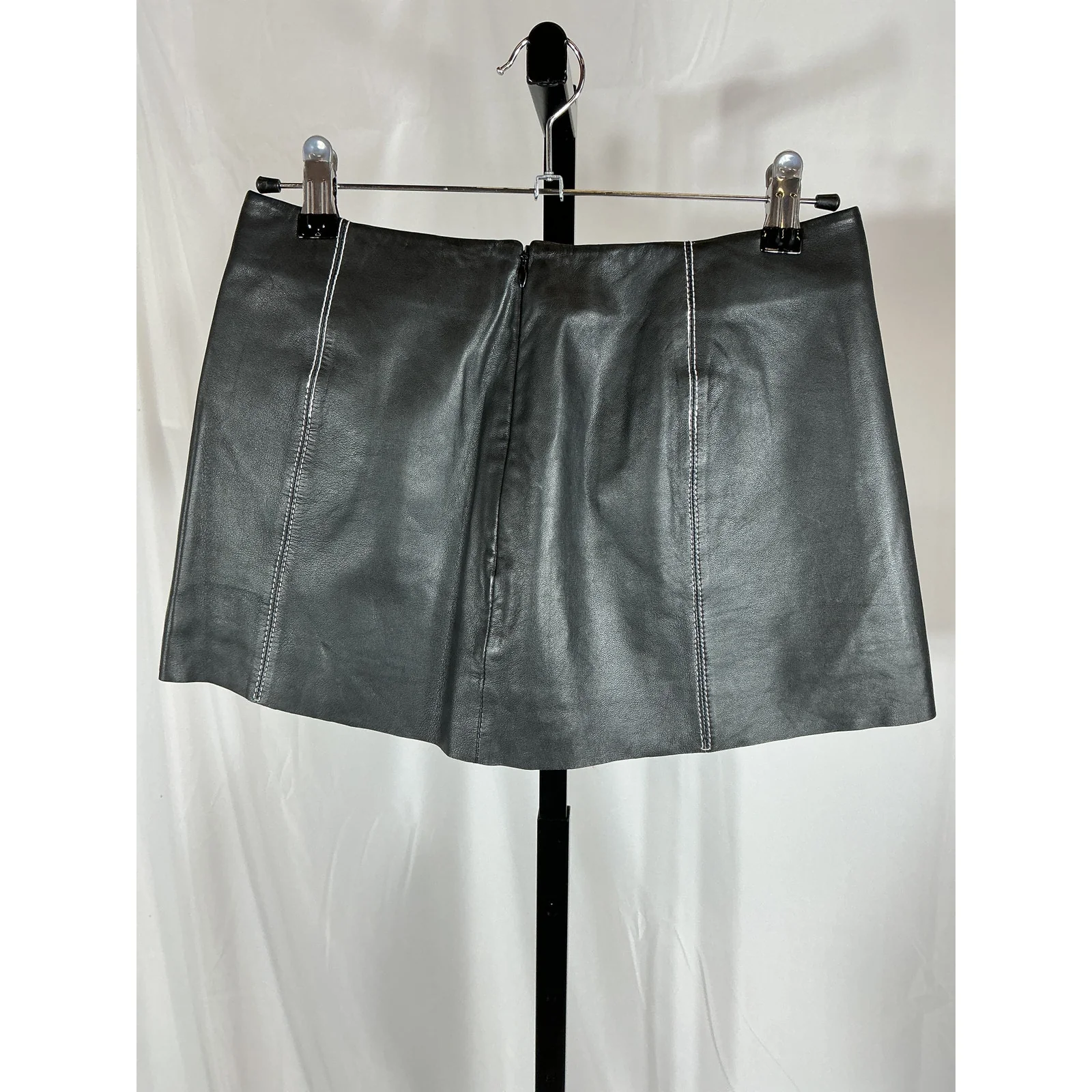 Reformation 'Veda' Black Leather Veranda Leather Mini Skirt Size 2 - Image 3
